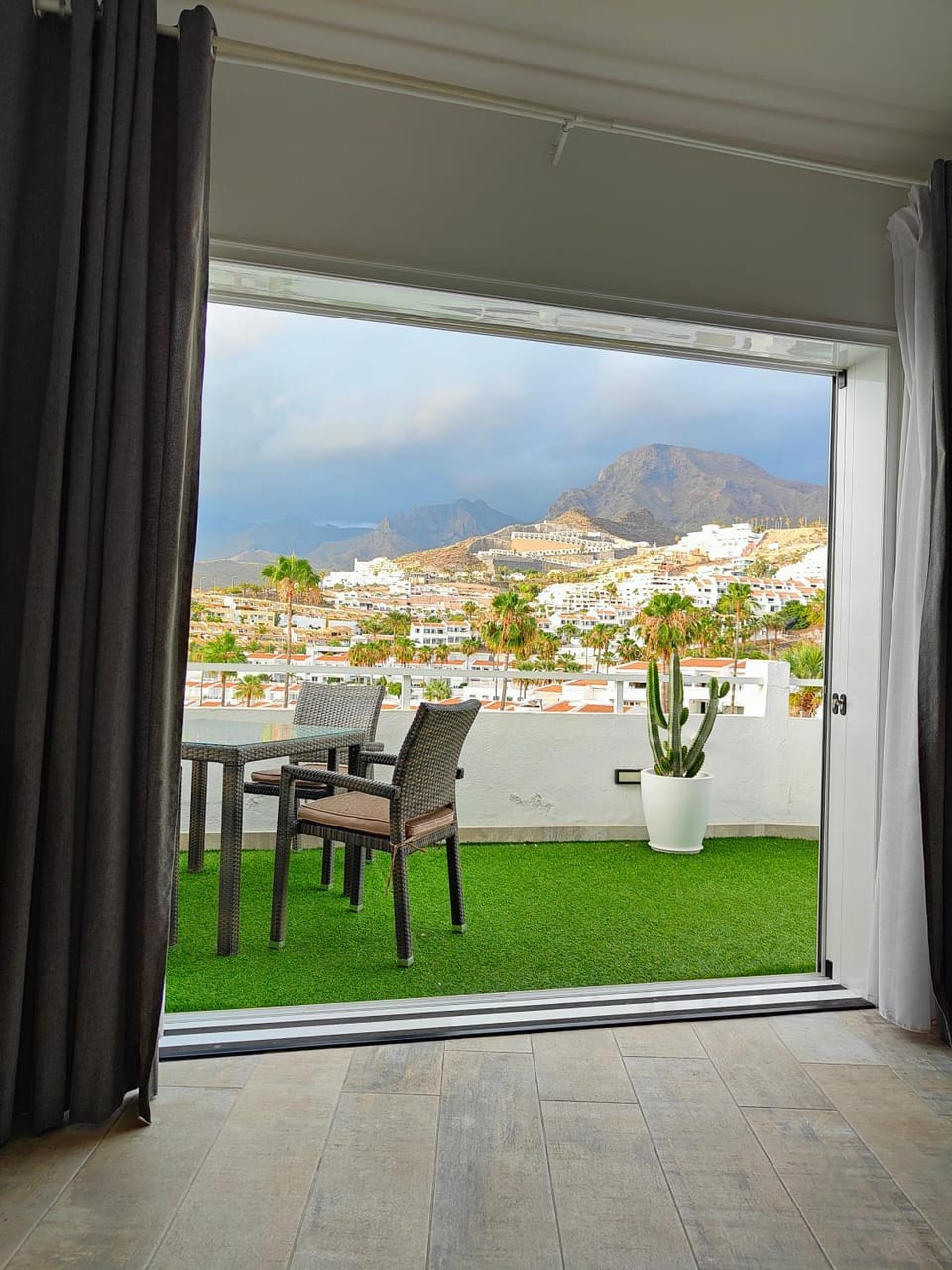 View (from property/room), Balcony/Terrace, Balcony/Terrace, Seating area, Mountain view