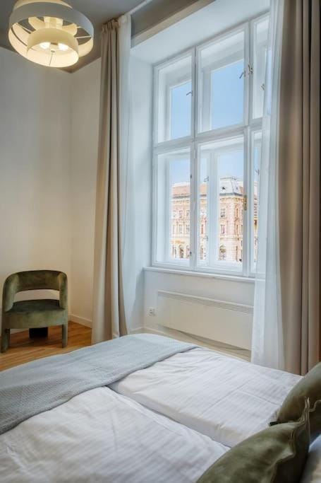 Bed, City view
