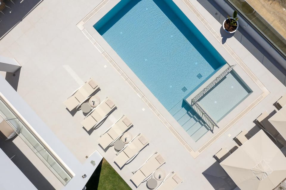 Patio, Day, Pool view, Swimming pool, sunbed