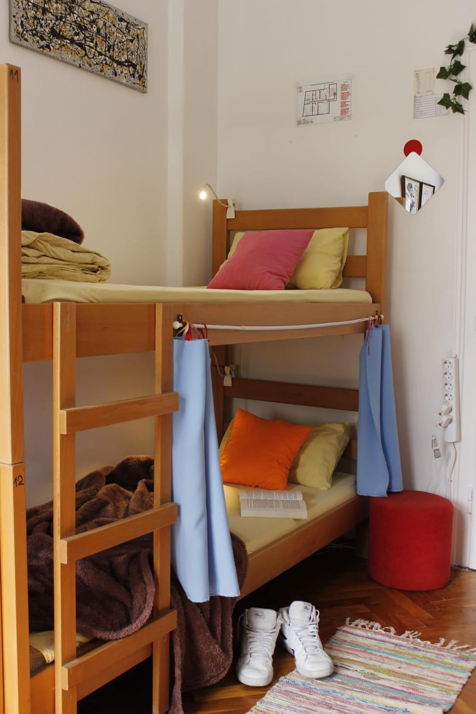 Bed, Photo of the whole room, bunk bed