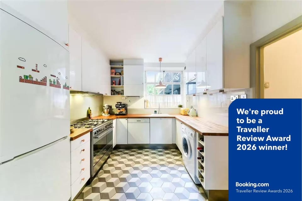 Coffee/tea facilities, Kitchen or kitchenette, dishwasher, minibar, oven, stove, toaster, laundry, washing machine, kitchen