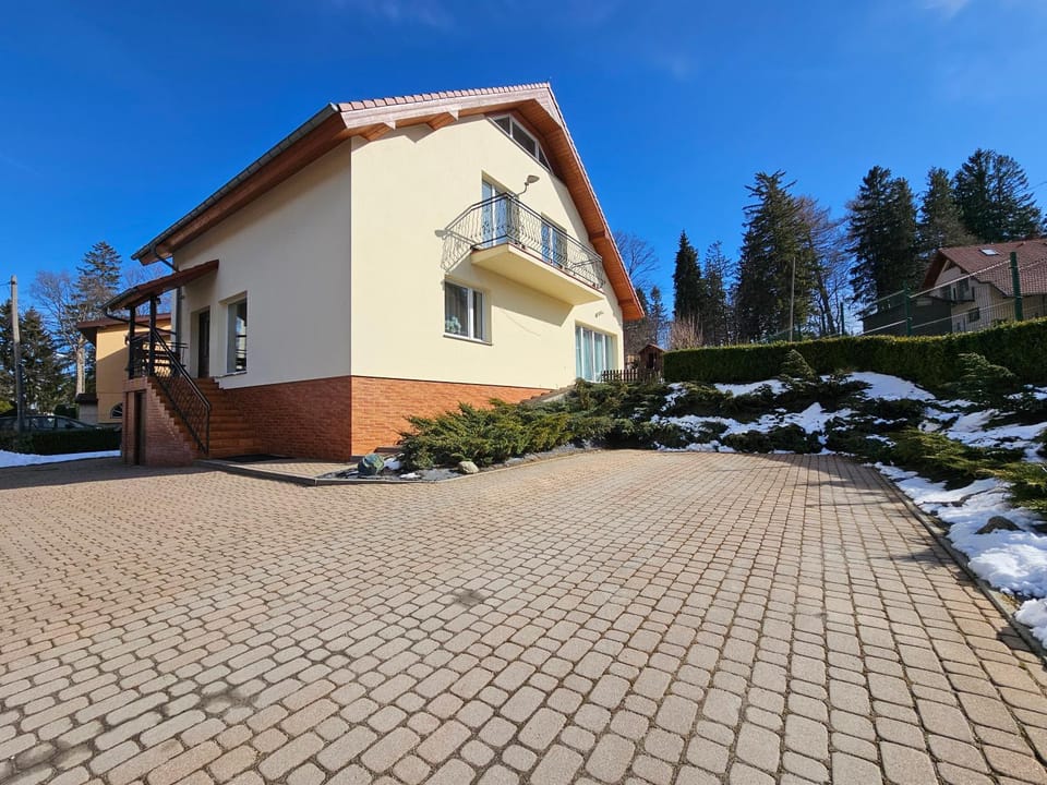 Property building, Day, Winter