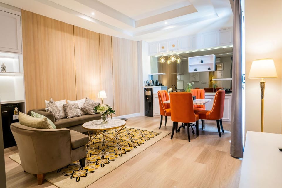 Kitchen or kitchenette, Living room