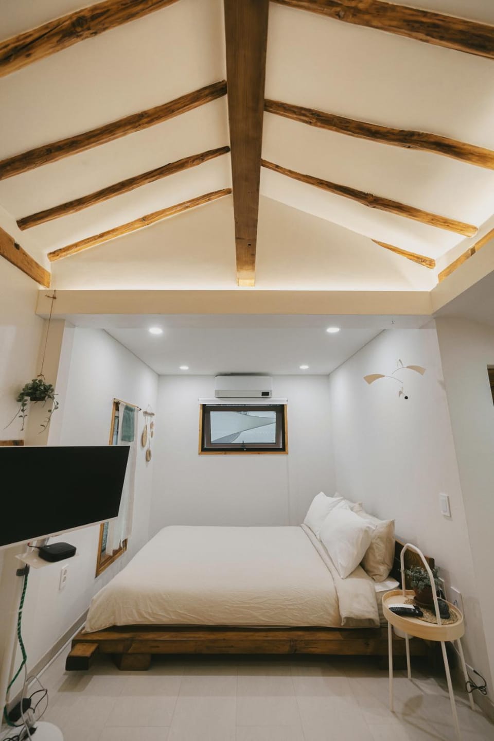 Bow Hanok House House in South Korea