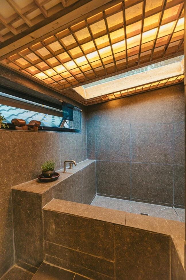 Bow Hanok House House in South Korea