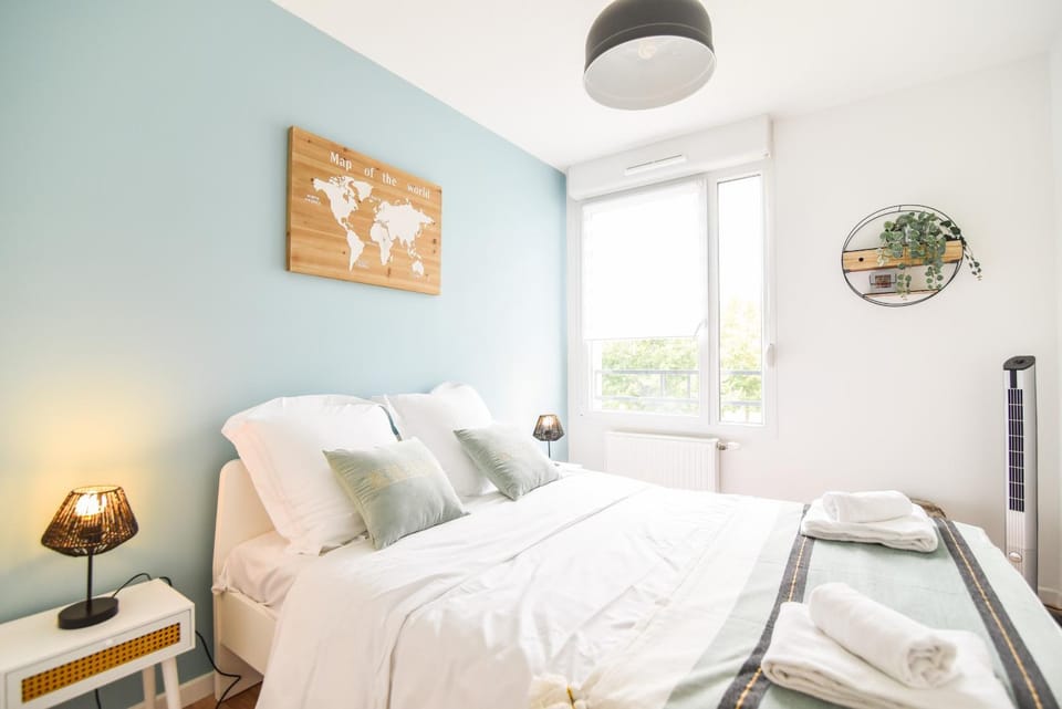 Bed, Bedroom