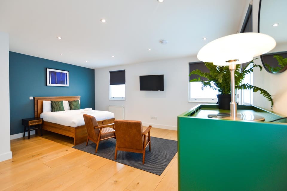 Bed, TV and multimedia, Living room, Bedroom