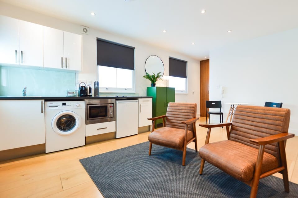 Kitchen or kitchenette, Seating area, minibar, washing machine