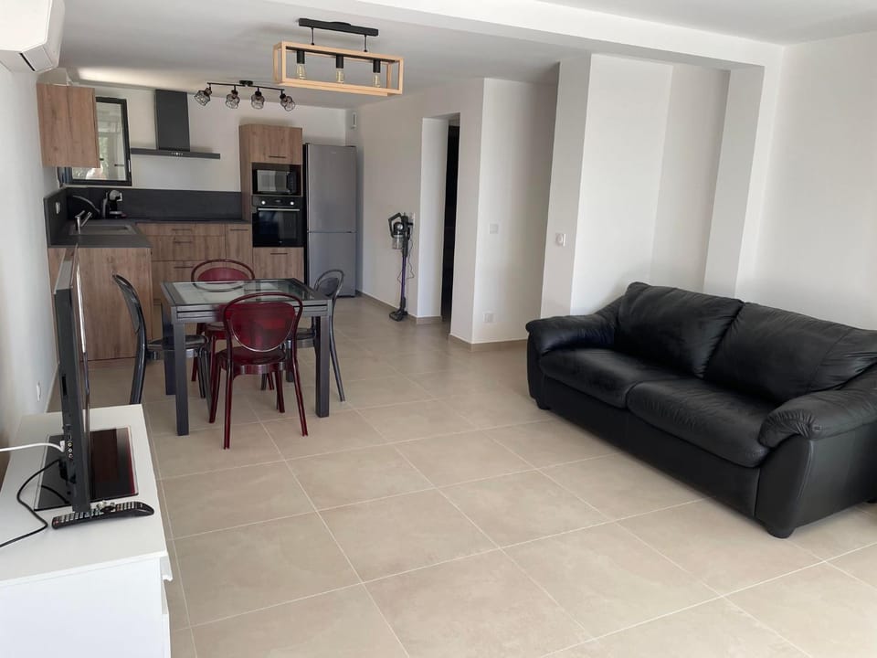 Living room, Dining area