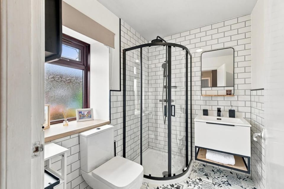 Shower, Toilet, Bathroom