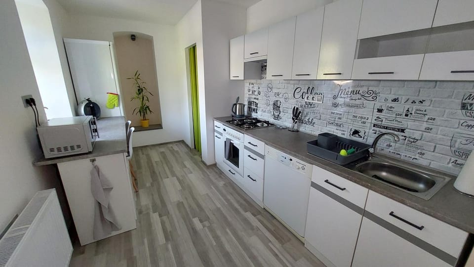 Kitchen or kitchenette, kitchen, kitchen