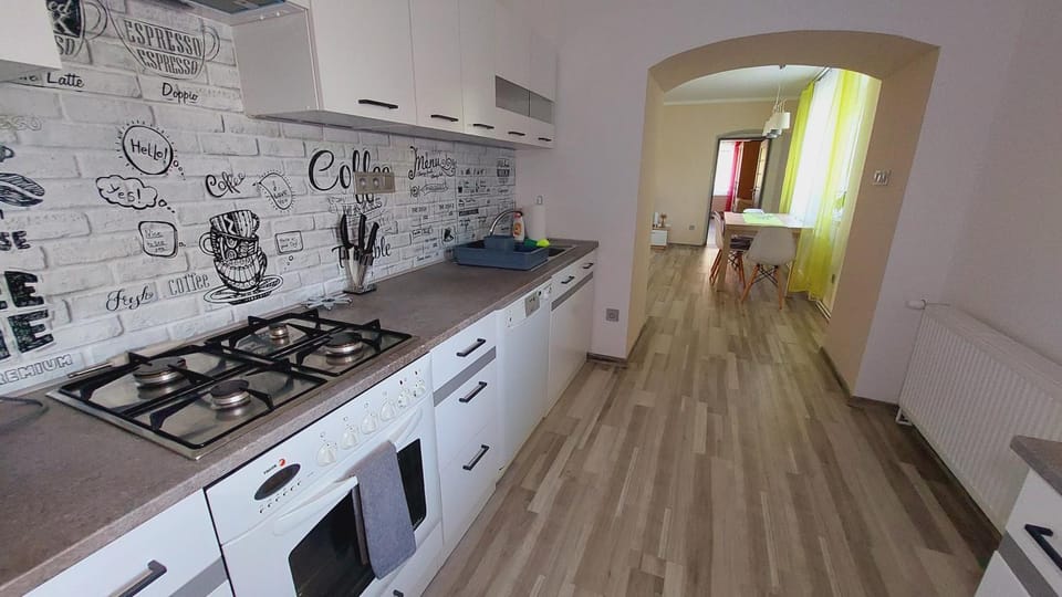 Kitchen or kitchenette, kitchen, kitchen