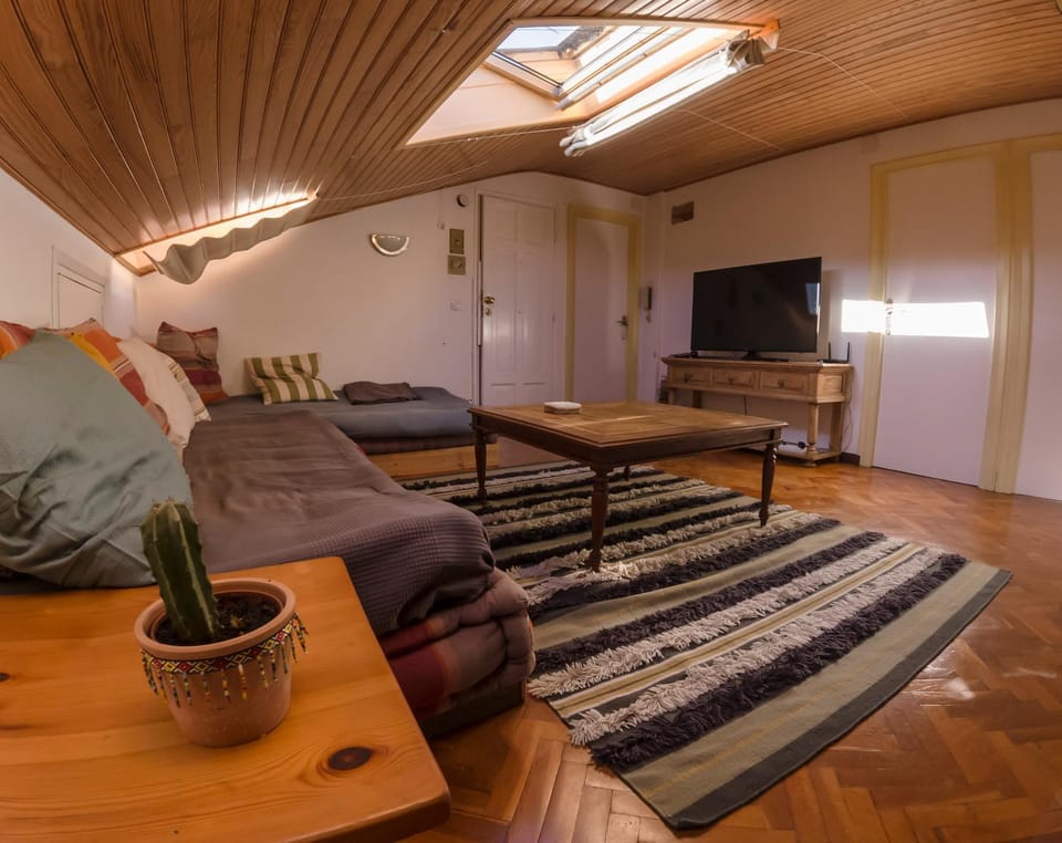Communal lounge/ TV room, TV and multimedia, Living room