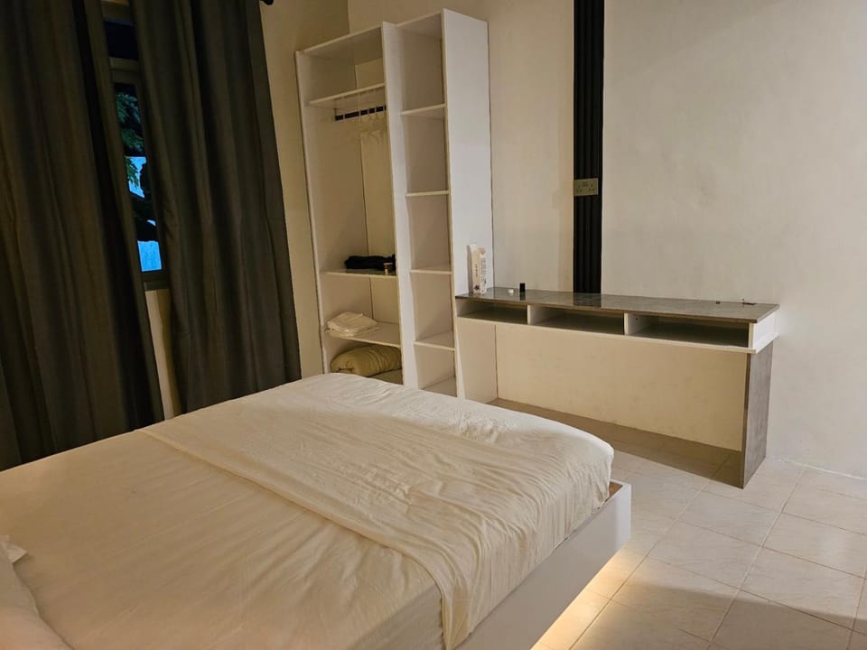 Bedroom, Internal: Not applicable to any particular room