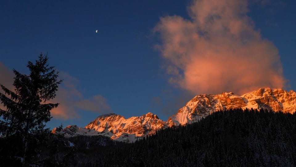 Nearby landmark, Natural landscape, Winter, Mountain view