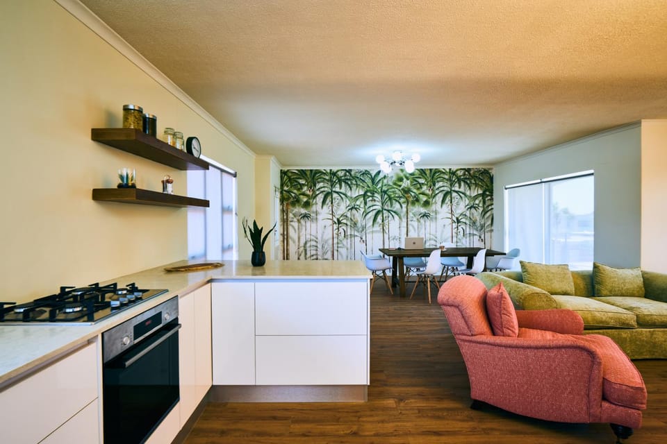 Kitchen or kitchenette, Living room, Seating area, Dining area, pet friendly, stove