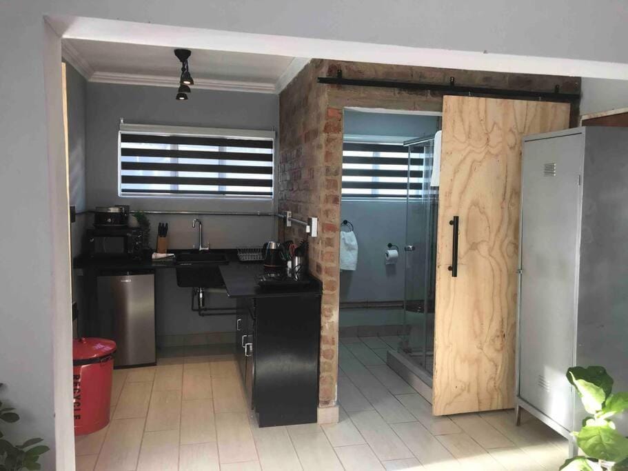 Red Lotus Studio Pta East-No Loadshedding Apartment in Pretoria