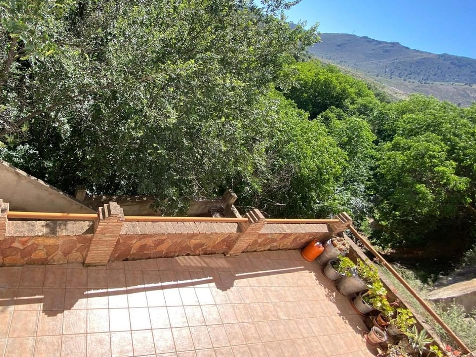 Villa Nadimar - Casa rural con terraza magnífica y 4 habitaciones House in La Alpujarra