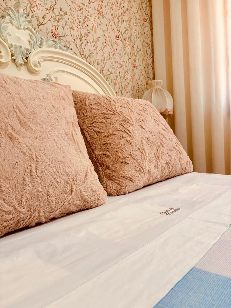 Bed, Decorative detail, Bedroom, towels