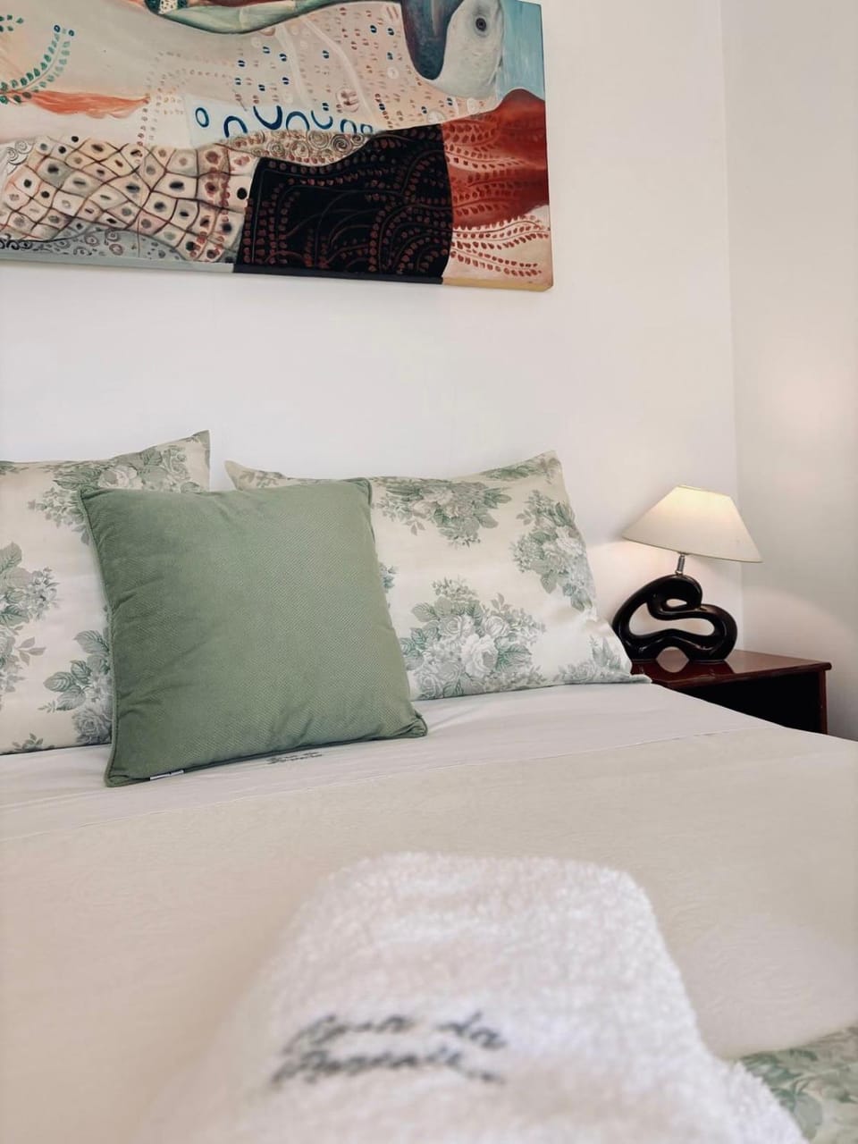 Bed, Decorative detail, Bedroom, towels