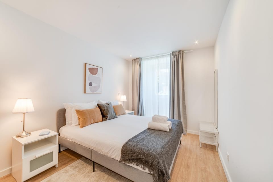 Bed, Photo of the whole room, Bedroom