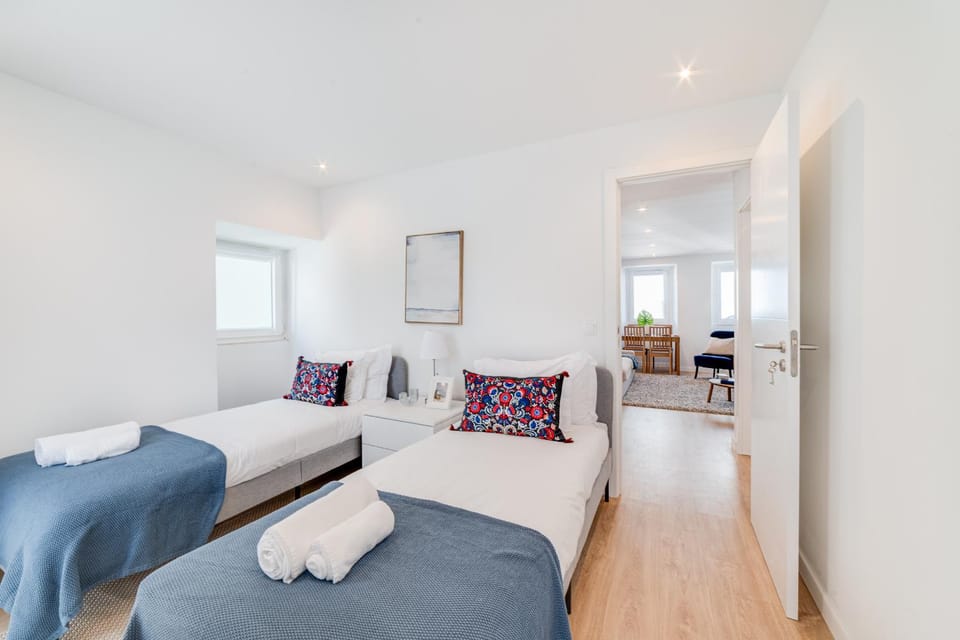 Bed, Living room, Photo of the whole room, Seating area, Bedroom, towels