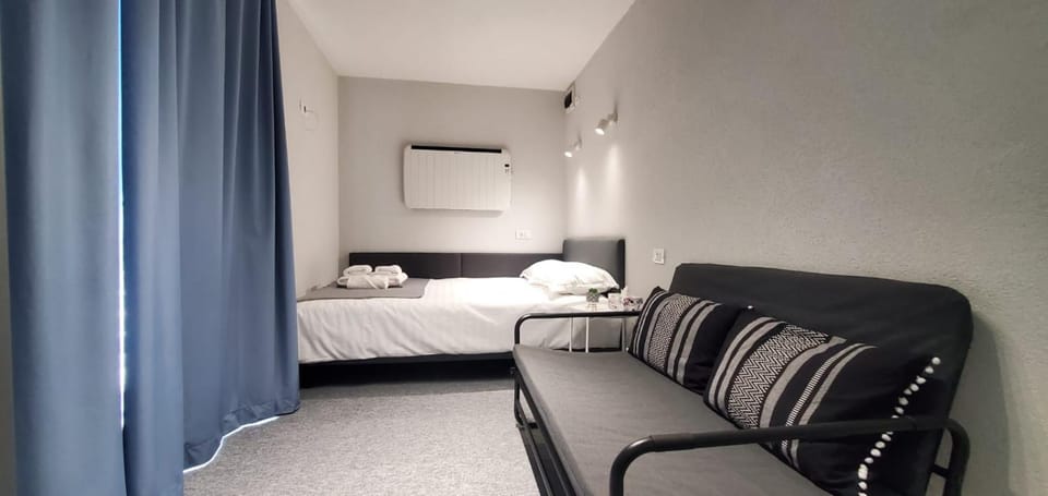 Bed, Living room, Photo of the whole room, Bedroom