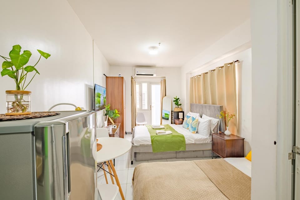 Bed, Living room, Photo of the whole room, Bedroom, wardrobe, air conditioner
