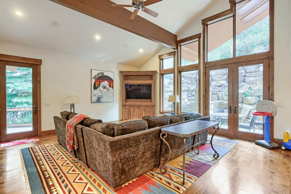 2430 Deer Valley Getaway! Peaceful Home Minutes from Deer Valley with Private Hot Tub! home House in Park City