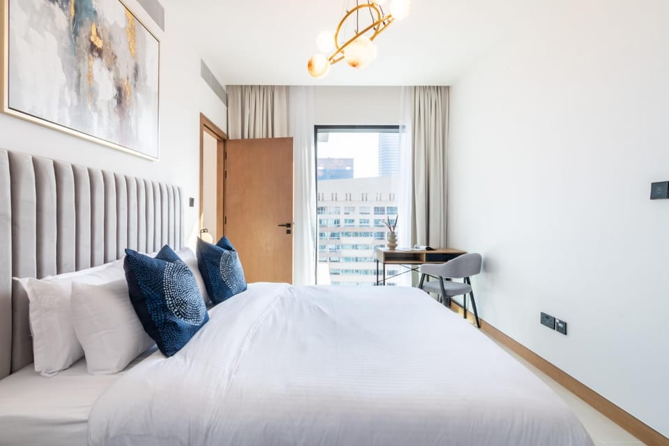 Bed, View (from property/room), Bedroom, City view