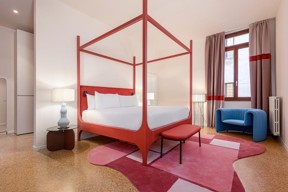 Bed, Photo of the whole room, Bedroom, Street view