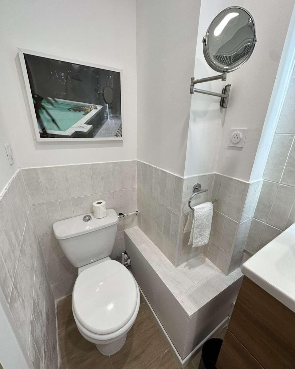 Shower, Toilet, Bathroom, towels
