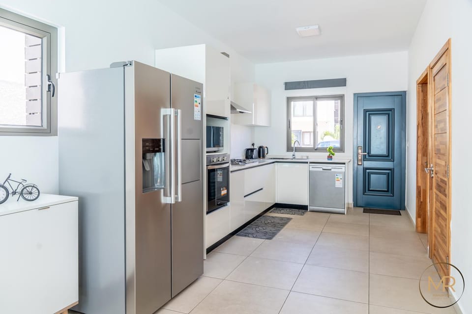 Kitchen or kitchenette, oven, stove