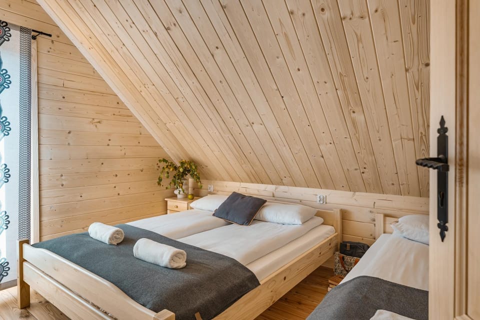 Bed, Photo of the whole room, Bedroom, towels