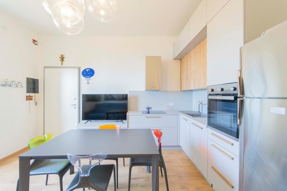 Kitchen or kitchenette, Dining area, oven, stove