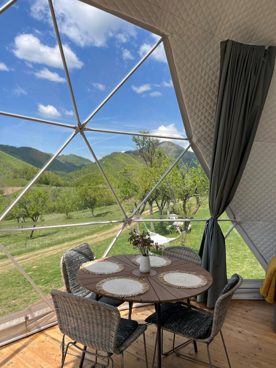 Tranquil Dome - Manta's Retreat Glamping Cornereva Luxury tent in Serbia