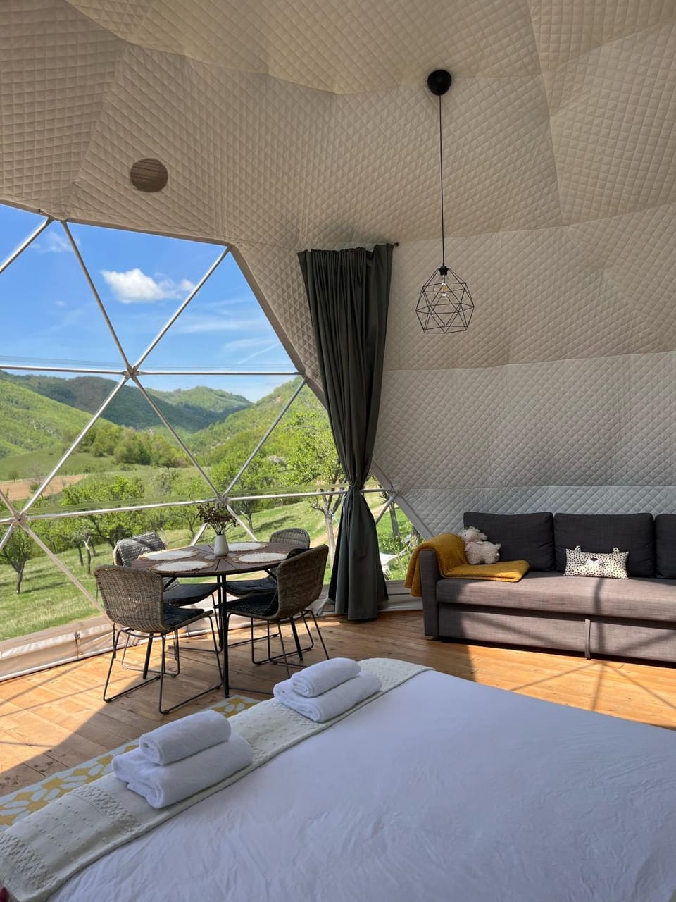Tranquil Dome - Manta's Retreat Glamping Cornereva Luxury tent in Serbia