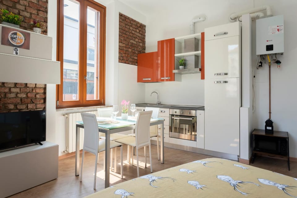 Kitchen or kitchenette, Living room, Seating area, Dining area, minibar, pet friendly, stove