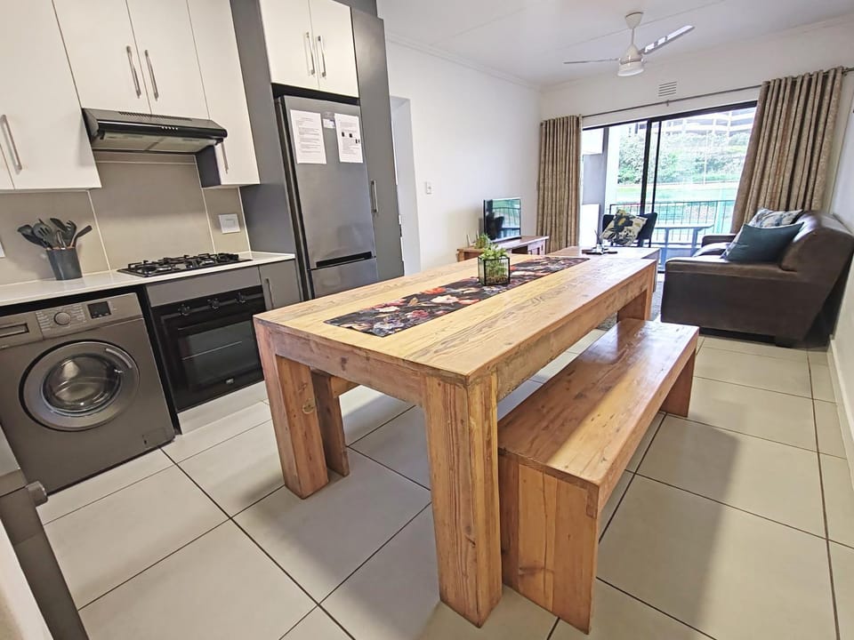 Kitchen or kitchenette, Living room, Seating area, Dining area, oven, stove, washing machine