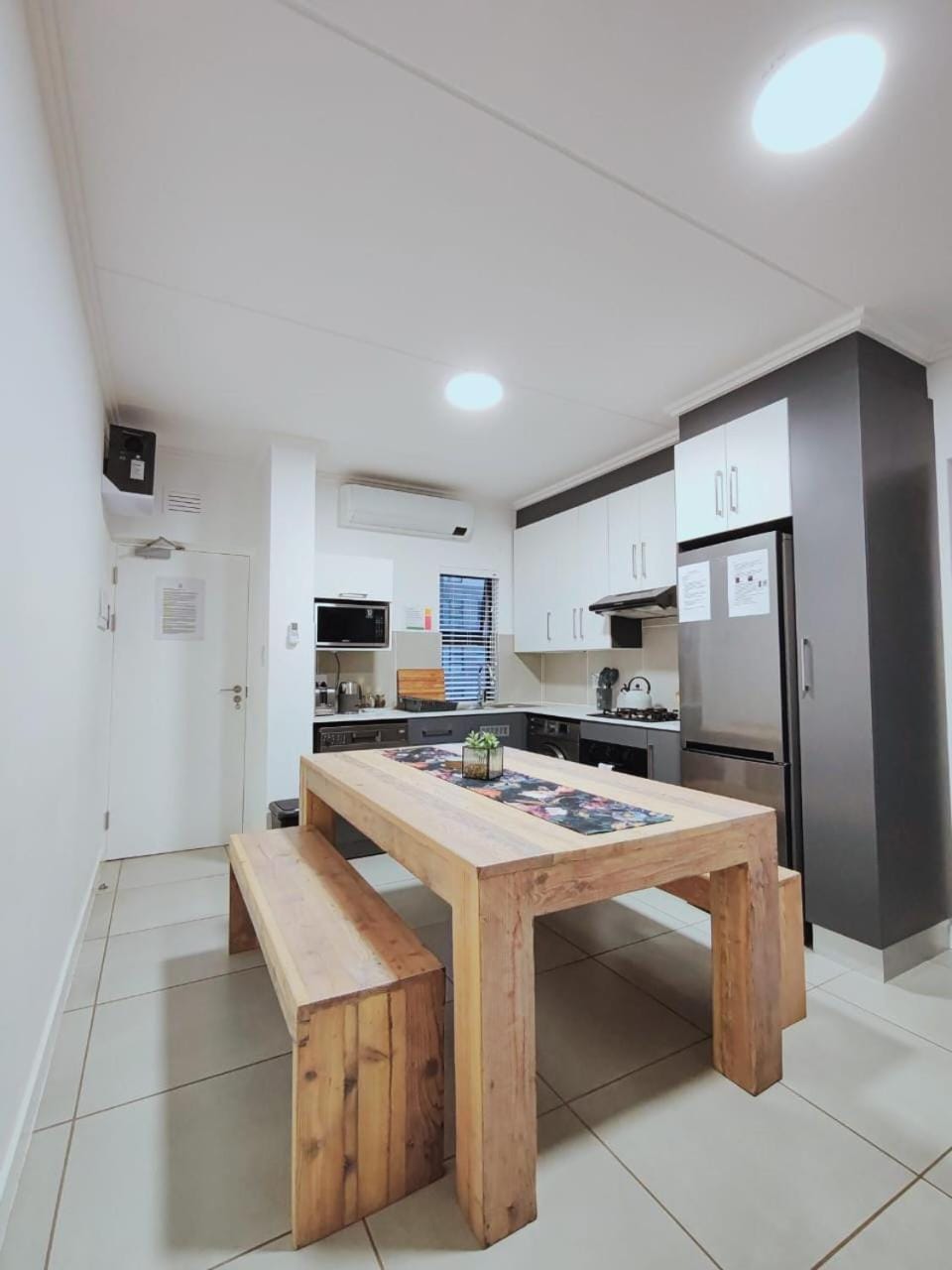 Kitchen or kitchenette, Dining area, oven, stove