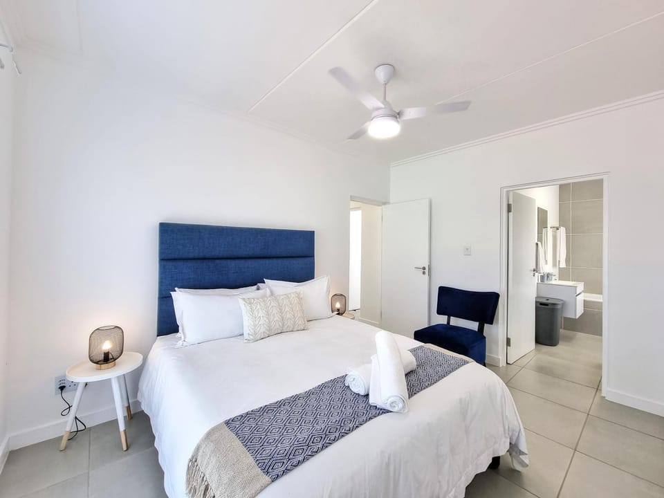 Property building, Bed, Photo of the whole room, Bedroom