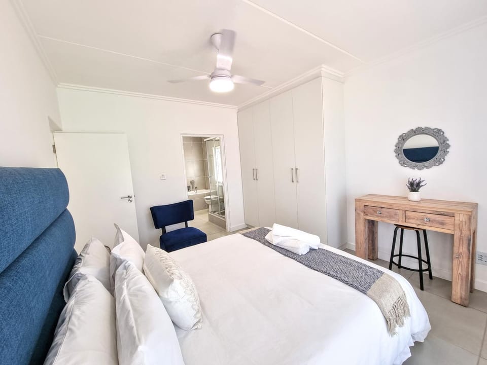 Property building, Bed, Bedroom