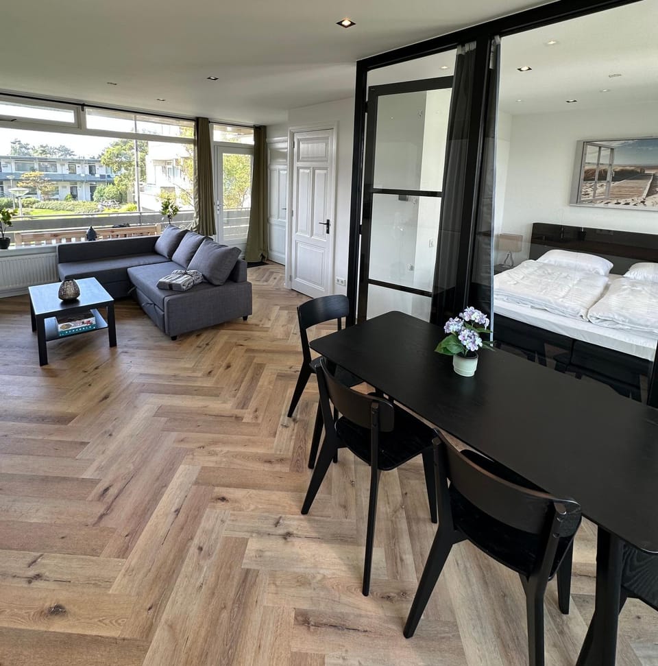 Bed, Living room, Bedroom