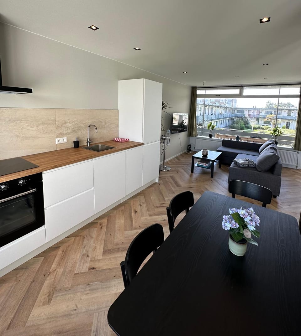 Kitchen or kitchenette, Living room, Dining area