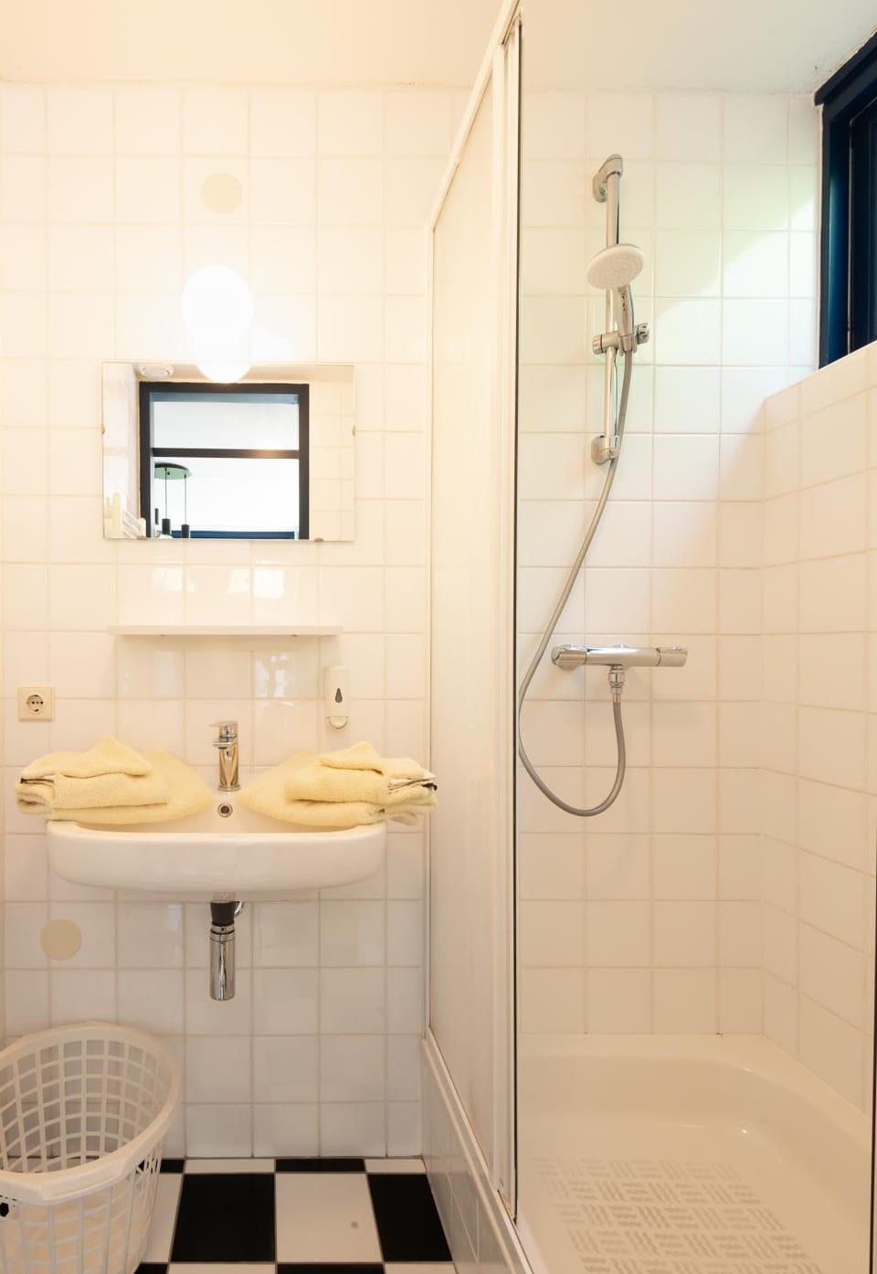 Shower, Bathroom, towels