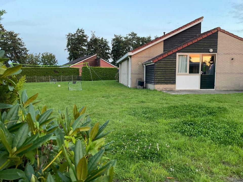 Huisje Earrebarre House in Friesland, Netherlands