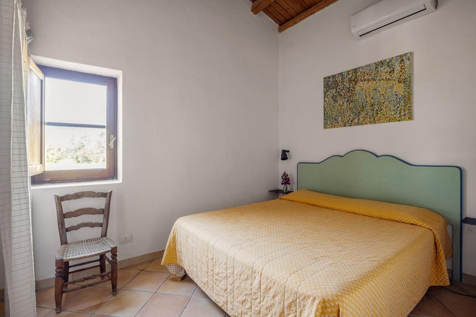 Bed, Bedroom, air conditioner