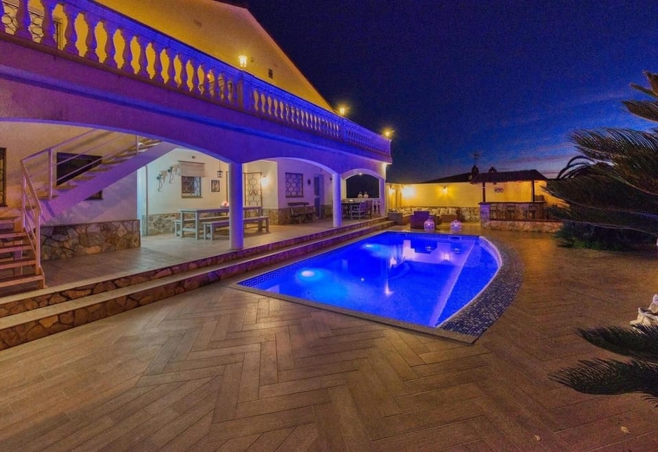Property building, Swimming pool