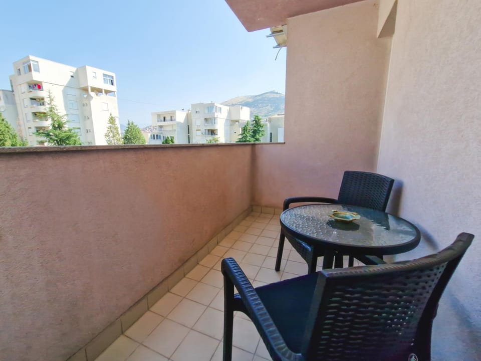 View (from property/room), Balcony/Terrace, Dining area