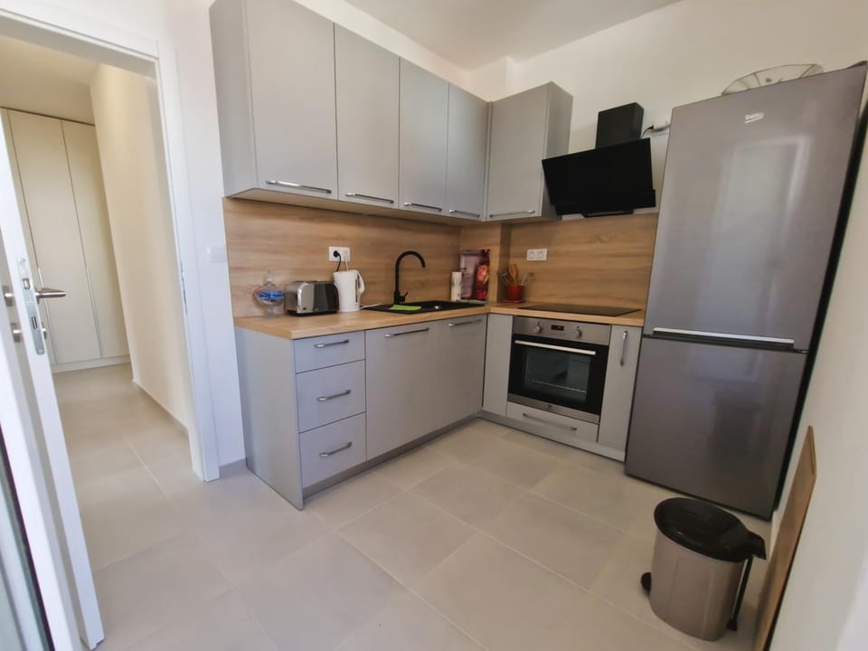Kitchen or kitchenette, dishwasher, pet friendly, stove, toaster